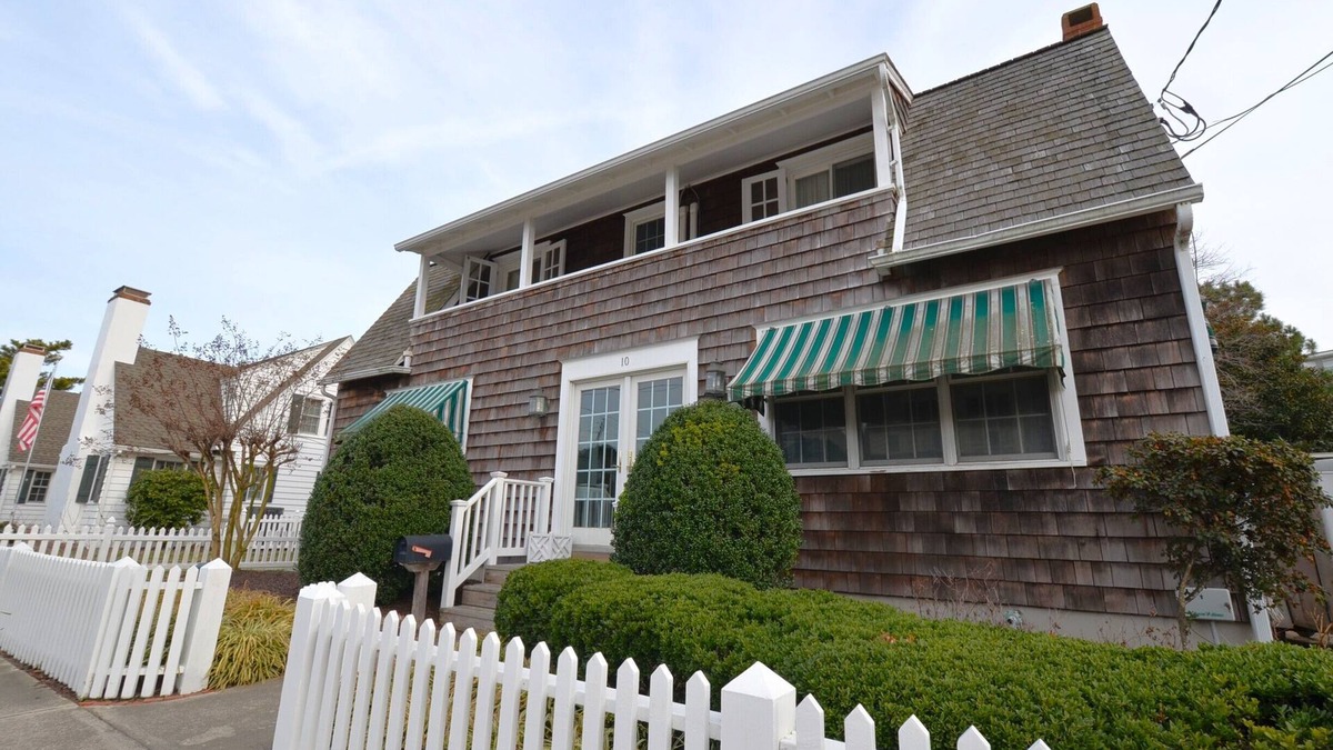 The Pines House | Beautiful Ocean Block Pet Friendly Home!