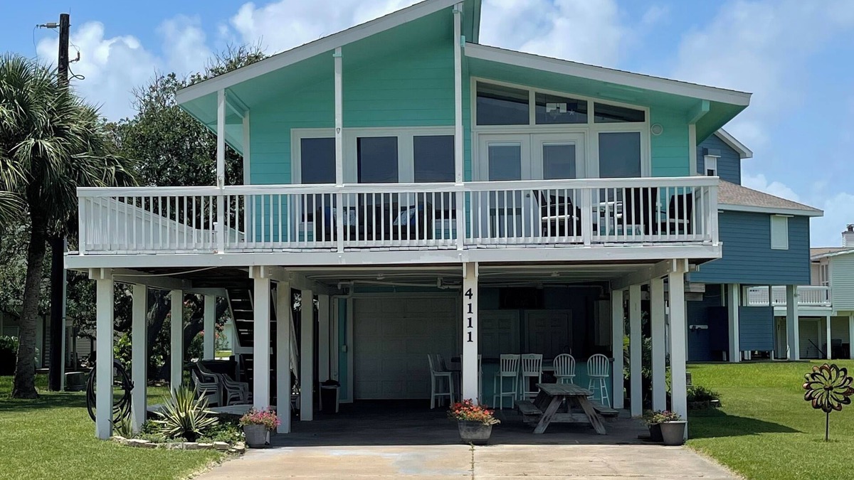 Pirates Beach House | *BEAUTIFUL OCEAN VIEW*-COOL TIKI OUTSIDE BAR- *PIRATES BEACH*