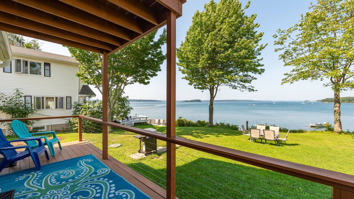 Mid-Coast and Islands House | Beautiful ocean views and spectacular sunsets at this modern beachfront home