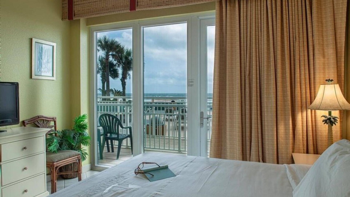 Volusia County Resort | BEAUTIFUL OCEANFRONT VIEW NEAR DAYTONA - available last week of May 2025