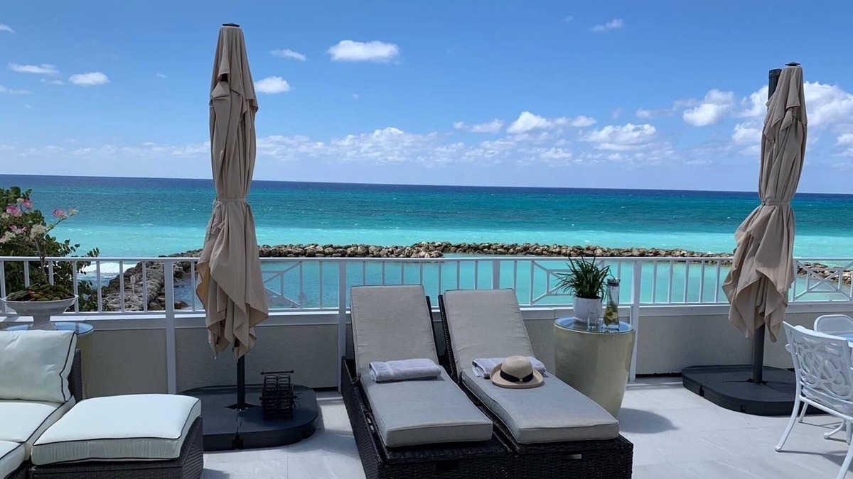 Seven Mile Beach Condo | Beautiful Oceanfront 3 bed condo on Seven Mile Beach