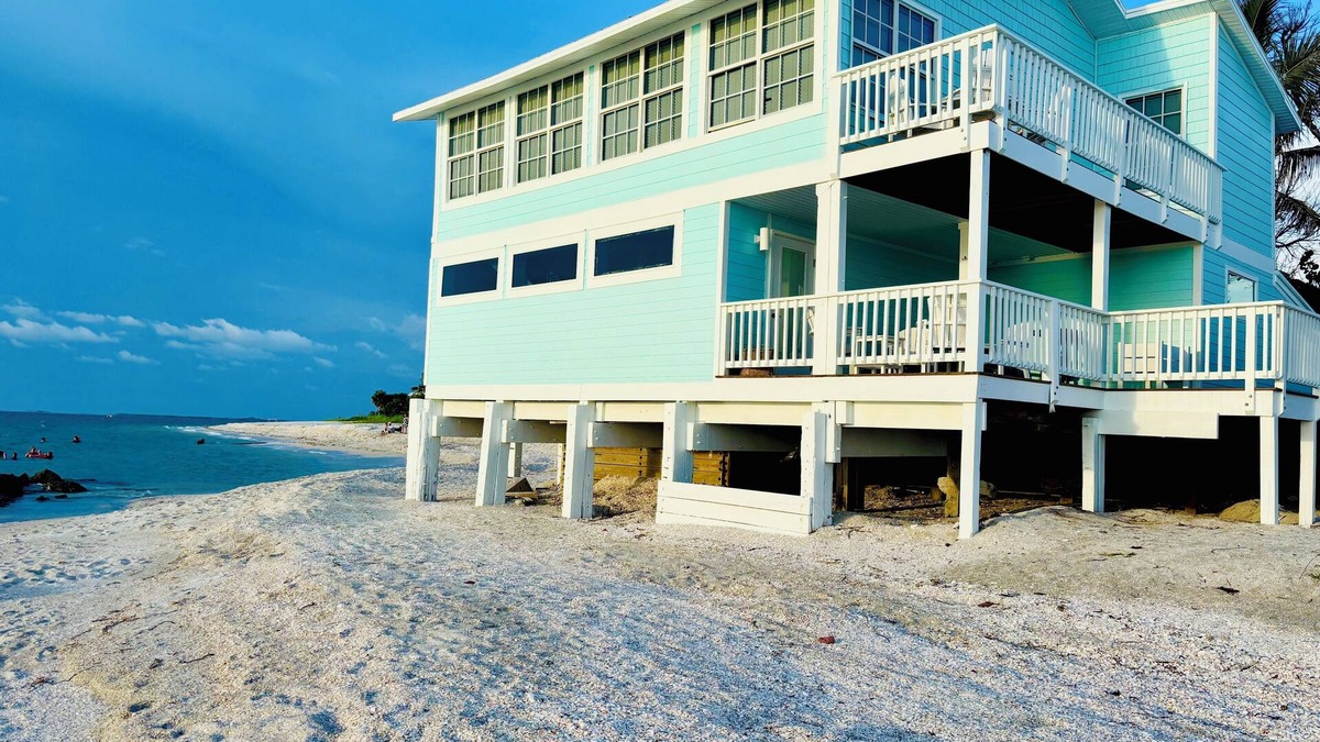 Jose's Hideaway House | BEAUTIFUL OCEANFRONT BEACH LOCATION - FALL SPECIALS!