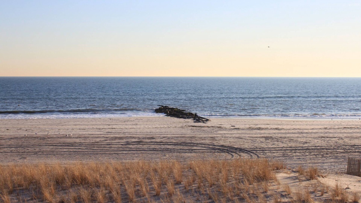 Long Beach Condo | Beautiful oceanfront townhouse in the West End of Long Beach