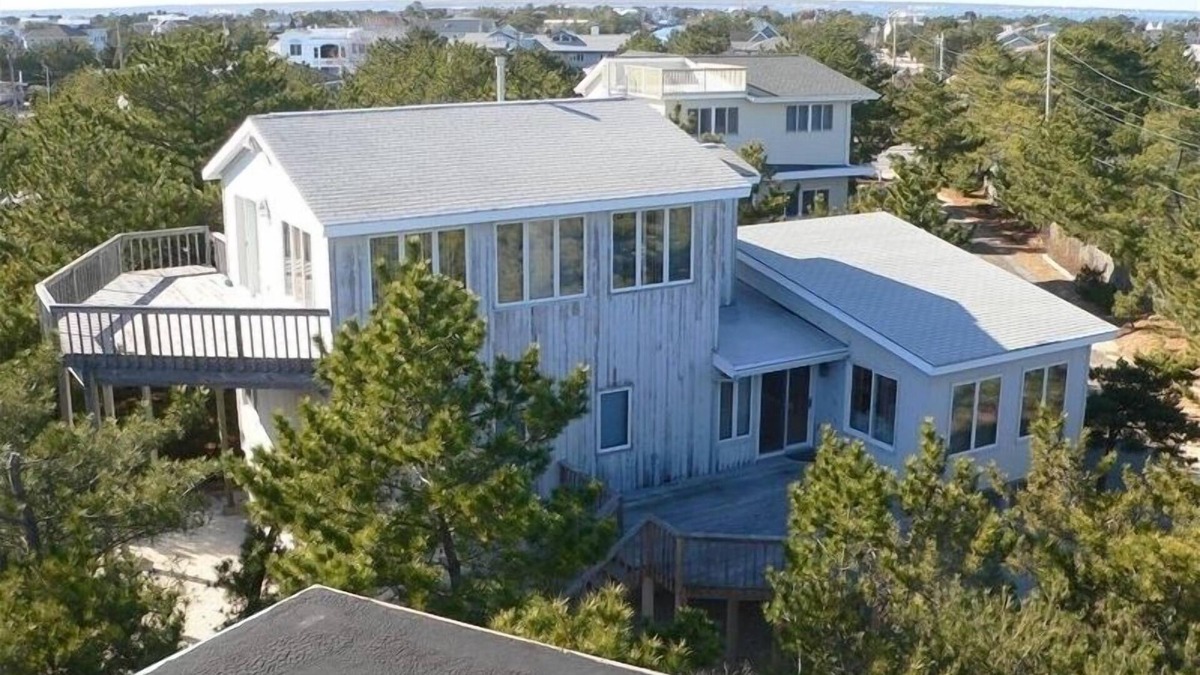 Loveladies House | Beautiful Oceanside 5 BR, 3rd Home From Private Beach, Great Ocean Views