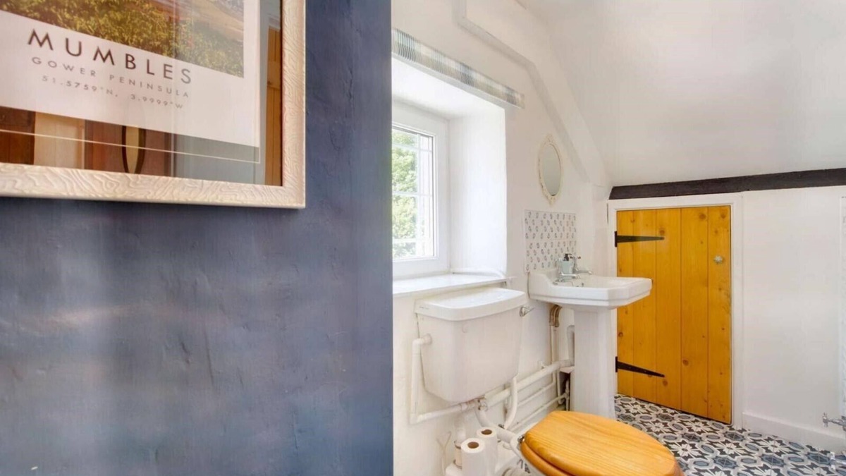 Port-Eynon Cottage | Beautiful old cottage on the Gower coast