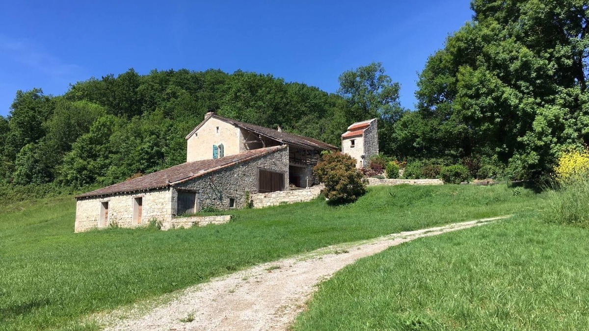 Prayssas House | Beautiful old farmhouse in rural Lot-et-Garonne with 12x6 m pool - sleeps 12