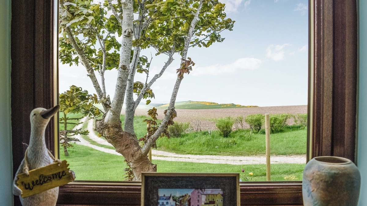 Banff Cottage | Beautiful one-bedroom holiday home sleeping four guests, with panoramic picturesque views.