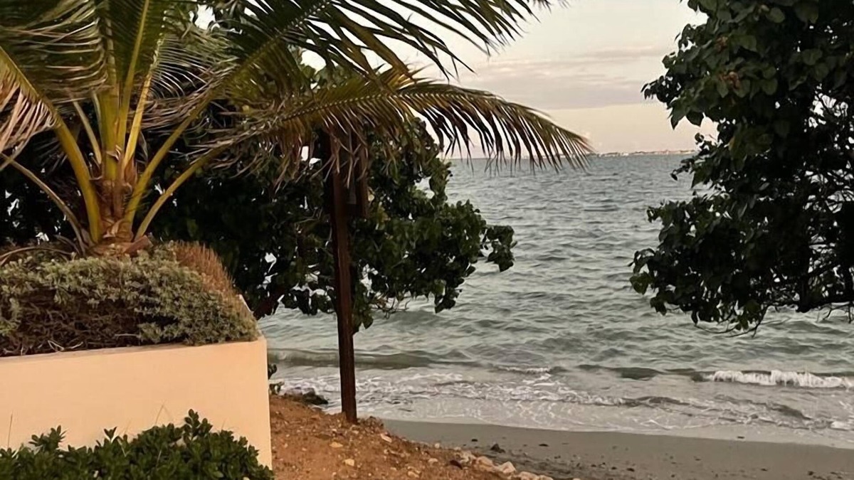 Portmore Apartment | Beautiful One bedroom apartment with beach and swimming pool