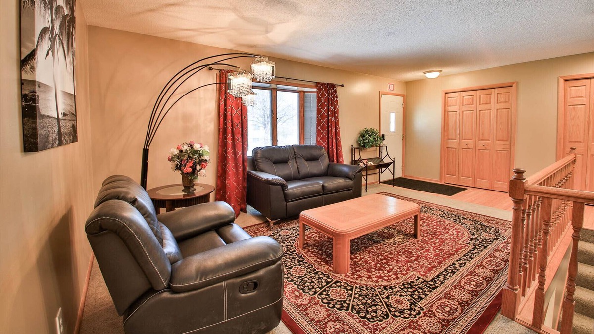 Mounds View House | Beautiful one story home 6 bed 3 bath in a great location