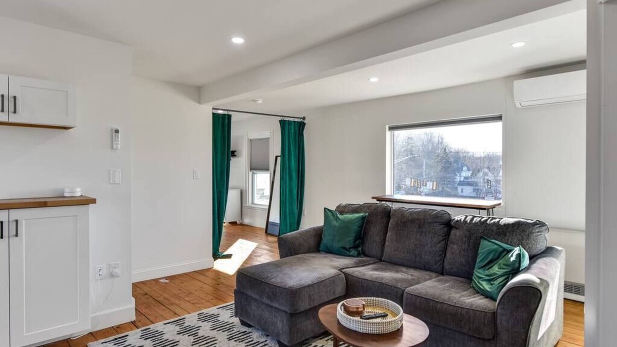 Augusta Apartment | Beautiful Open Concept 1 bedroom