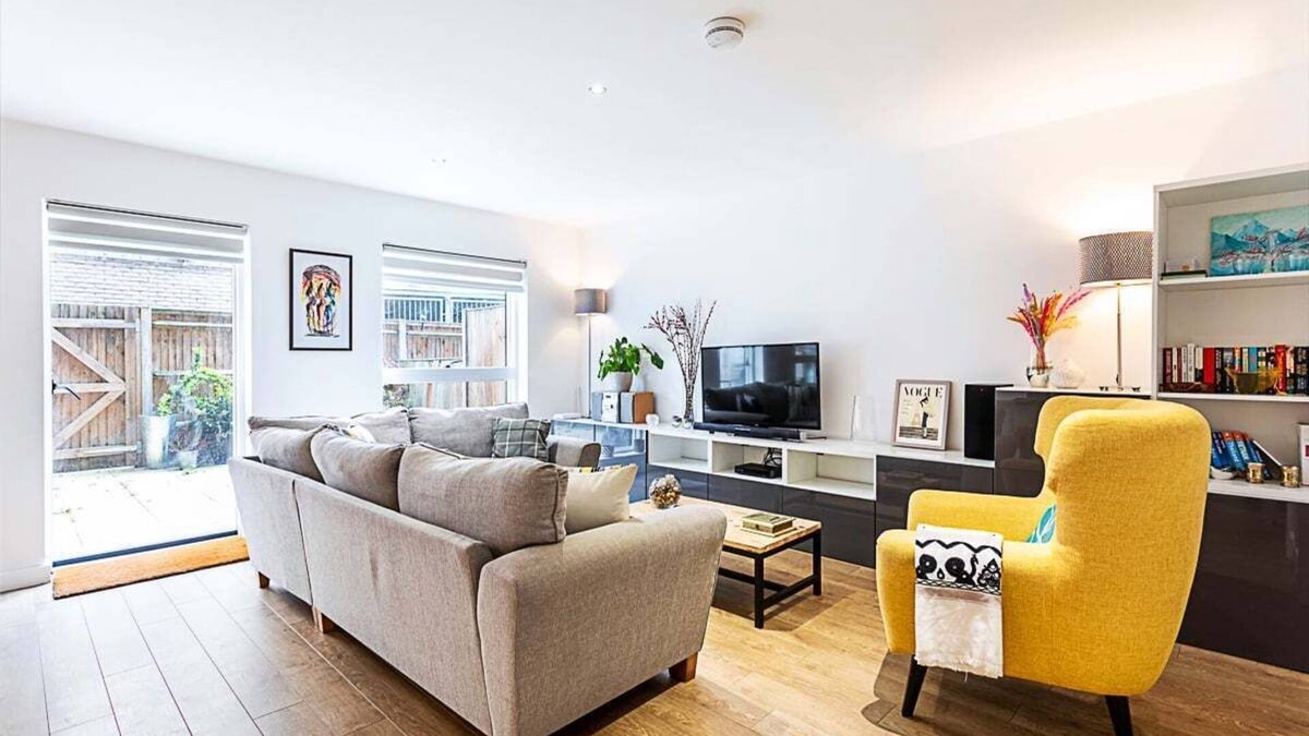 Ferndale Apartment | Beautiful Open Plan Garden Flat