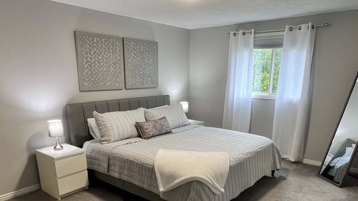 Paris House | Beautiful Paris, Ontario!