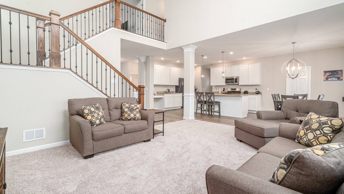 Fox Valley House | Beautiful Peaceful 3 Bedroom Home in Plainfield