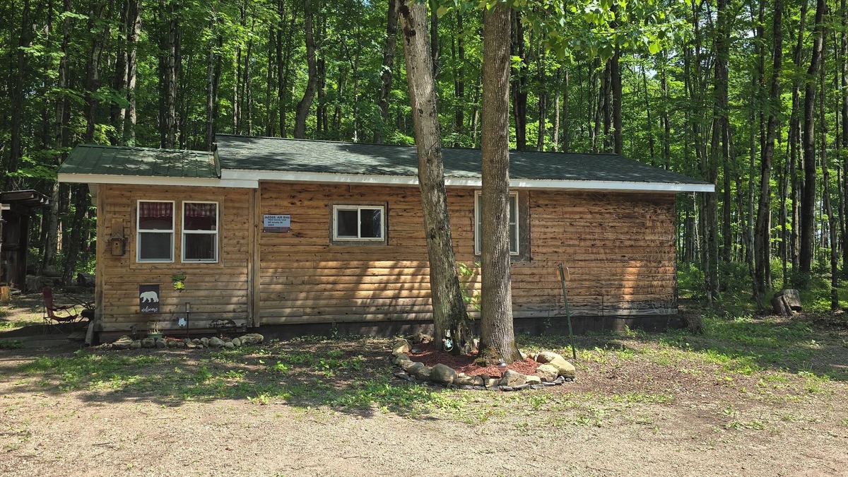 Northland Cabin | Beautiful, Peaceful cabin off trail 33, on 292 acres.