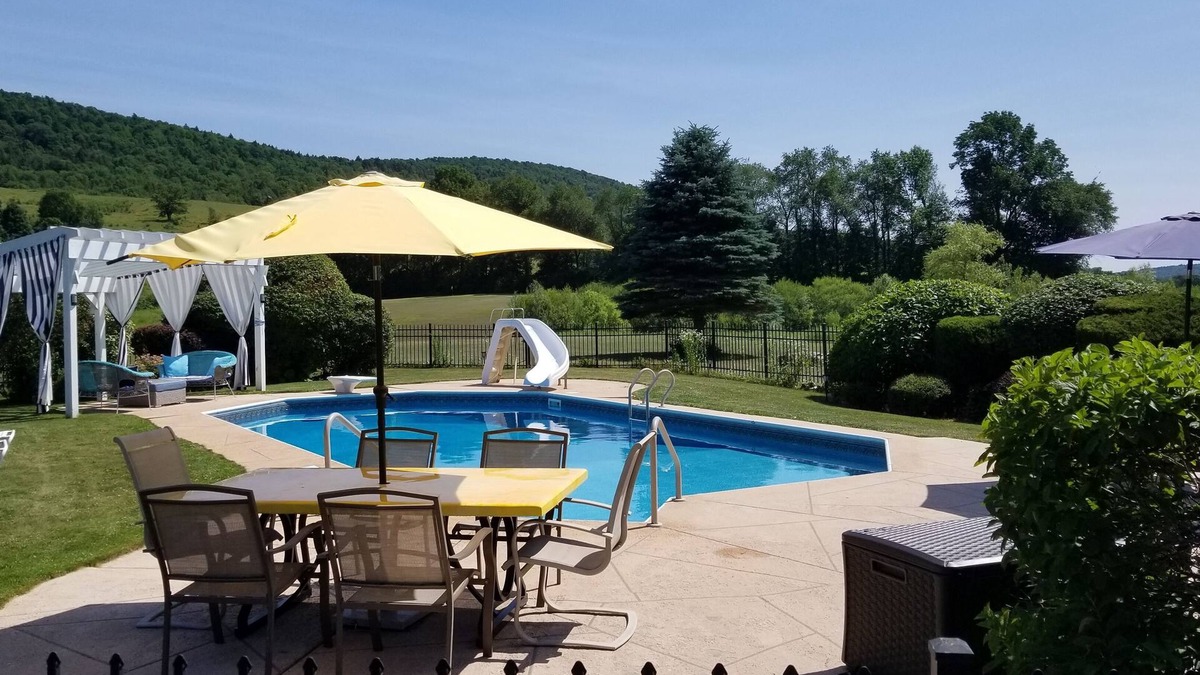 Cooperstown House | BEAUTIFUL PEACEFUL RUSTIC SETTING FOR 12+, Driving Range, Pool