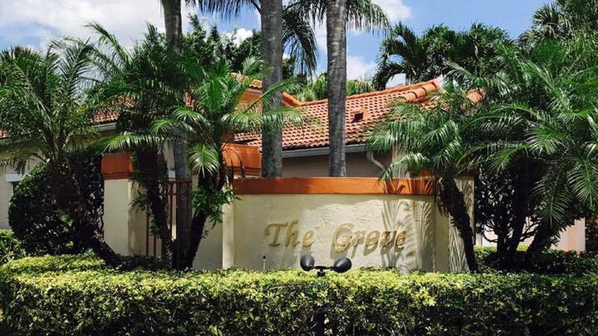 Pembroke Pines House | Beautiful Pembroke Pines Private Gated Golf Course 3/2 with garage & Utilities.