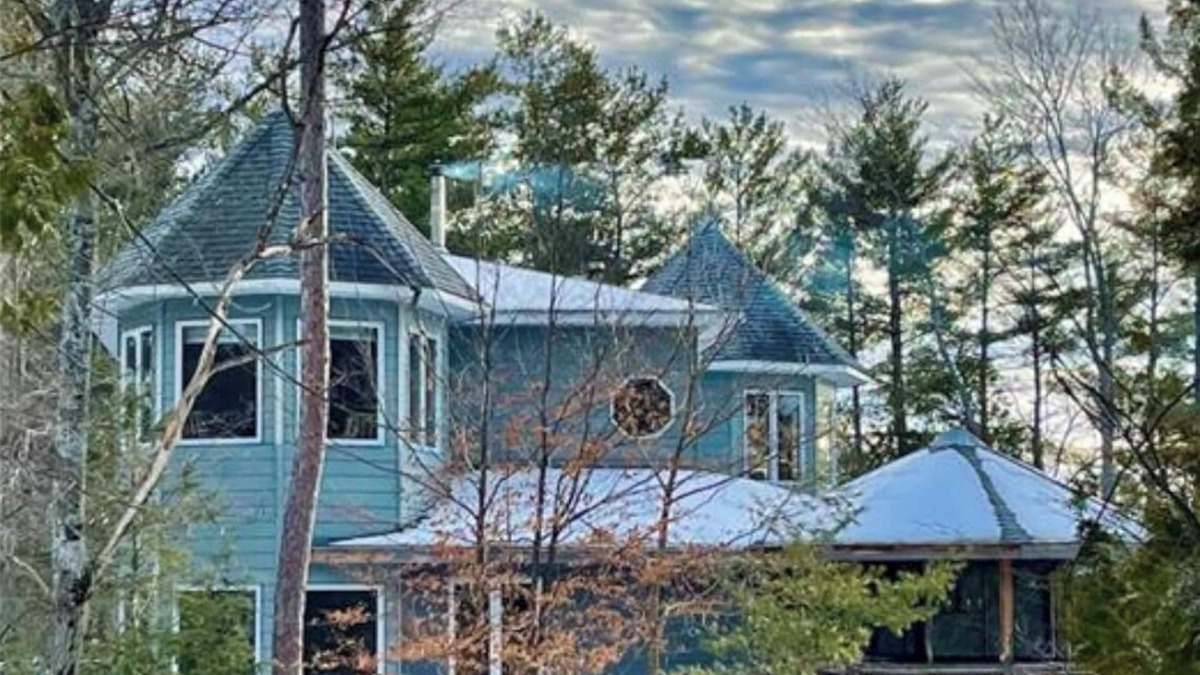 North Frontenac Cottage | Beautiful Peninsula Lodge