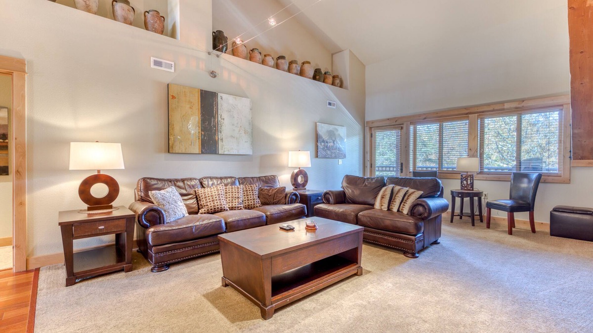 Government Camp Condo | Beautiful penthouse condo w/shared pool & hot tub - amazing views & free WiFi