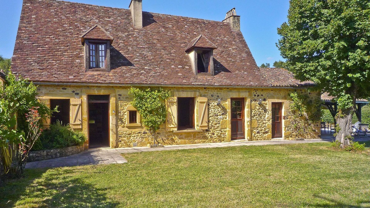 Bouillac House | Beautiful Perigordian House, with private pool and garden in a tranquil setting.
