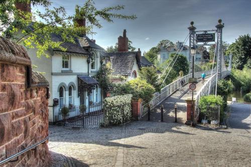 Chester House | Beautiful period cottage, exceptional riverside location in the heart of Chester