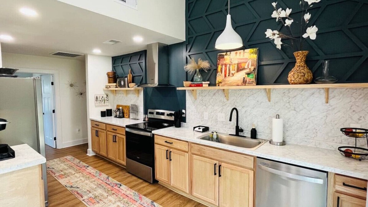 Spartanburg House | Beautiful Pet Friendly Home in Central Spartanburg Sleeps 6