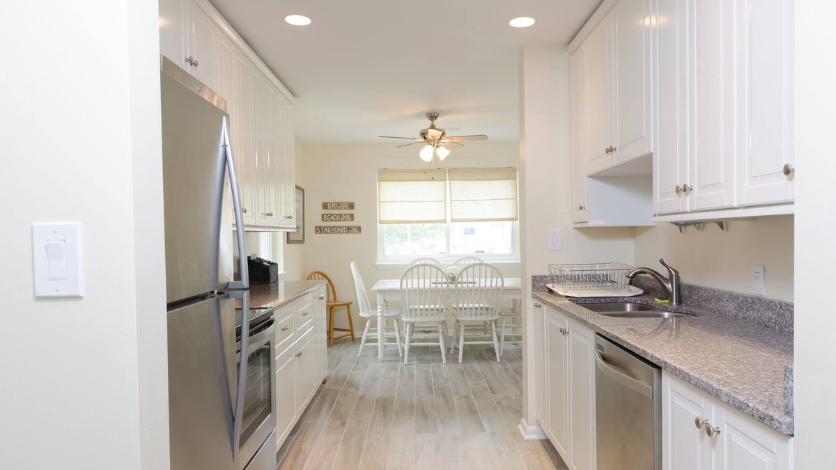 Seabreeze House | Beautiful, Pet-Friendly, 3 Bed Townhome 2 blocks to beach, Quiet Location