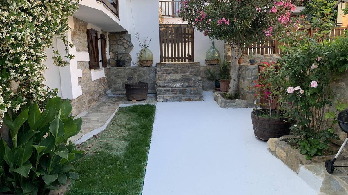 Agios Nikolaos Cottage | Beautiful Petrino 1880