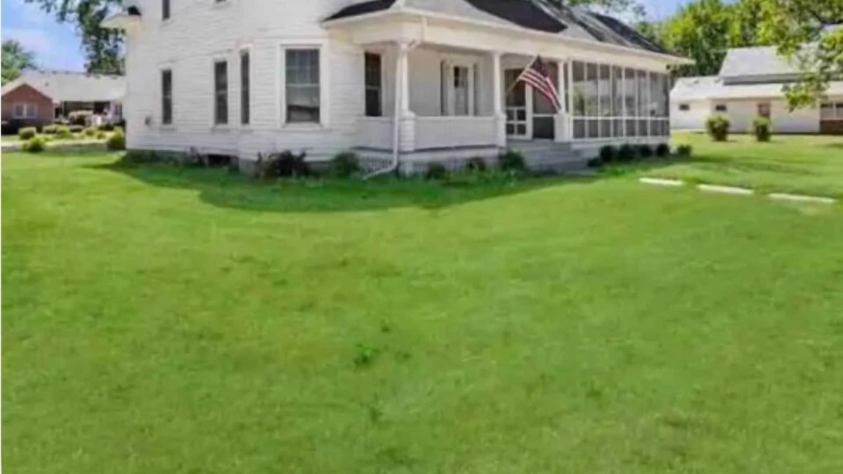 Adel House | Beautiful place to stay, short walk to our downtown filled with places to visit.