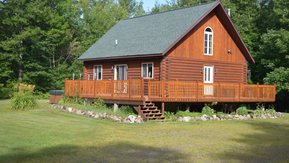 Ladysmith Cabin | Beautiful Ponderosa Pine Log Cabin - Northwoods Retreat On 10 Acres