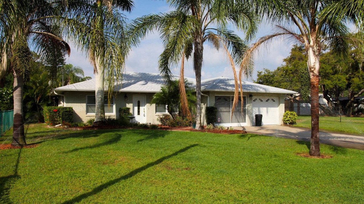 Sylvan Shores House | Beautiful Pool House In Lake Placid/Free WiFi/Pet Friendly/Pool