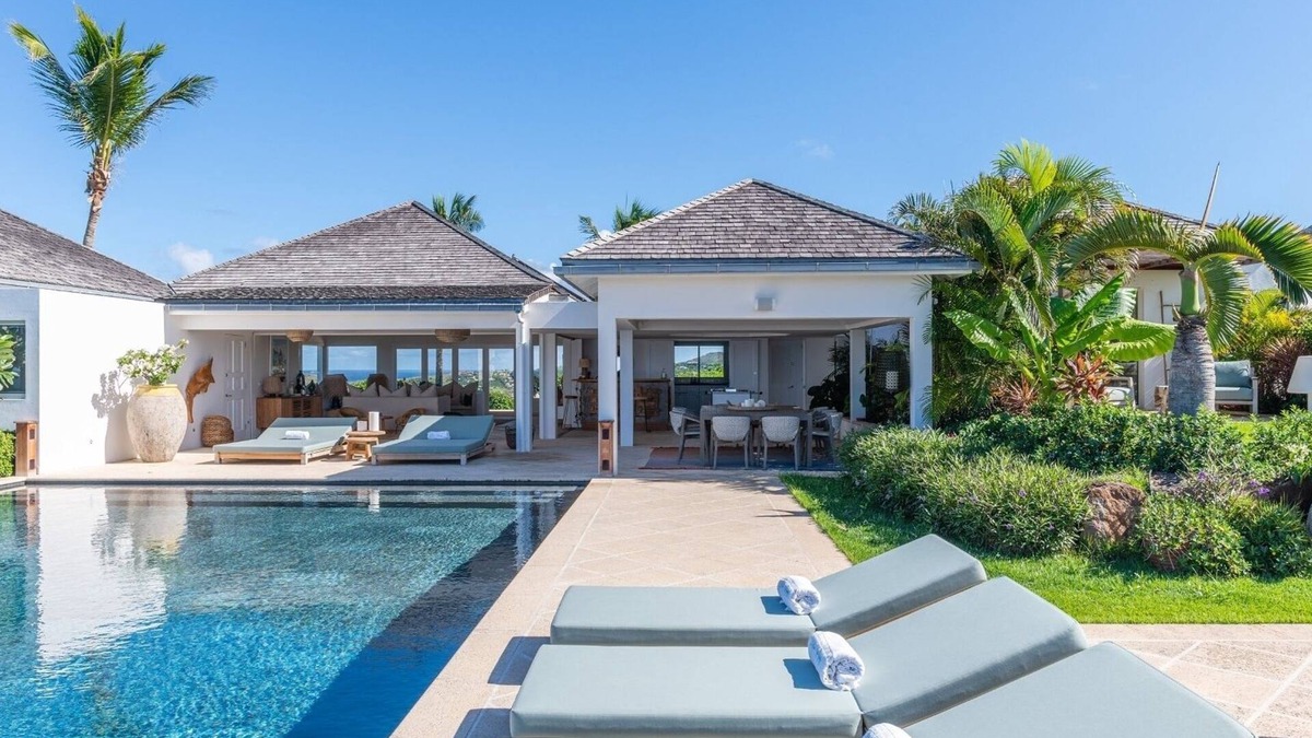 Mont Jean Villa | Beautiful Poppy Luxury villa