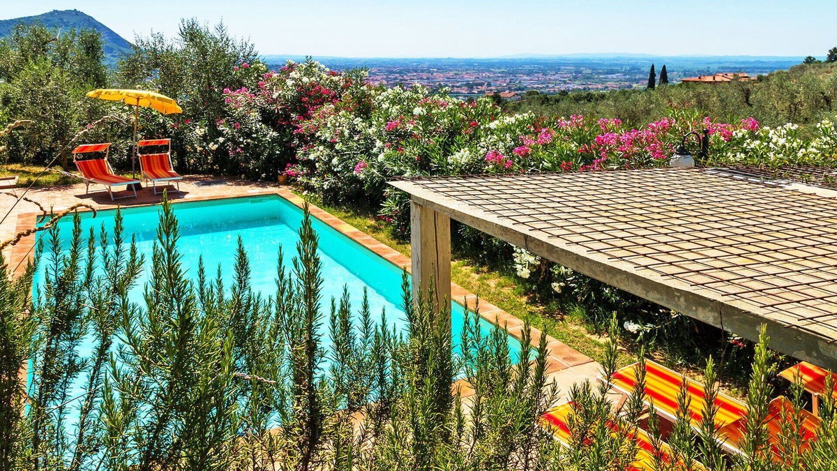 Pieve a Nievole Villa | Beautiful private villa with hot tub, private pool, WIFI, A/C, TV, patio, pets allowed and parking