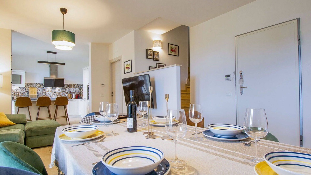 Migliarino Villa | Beautiful private villa for 6 people with A/C, hot tub, WIFI, TV, balcony, pets allowed and park.