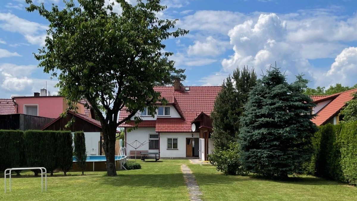 Sudomerice u Bechyne House | Beautiful private villa for 11 guests with WIFI, TV, patio, pets allowed and parking