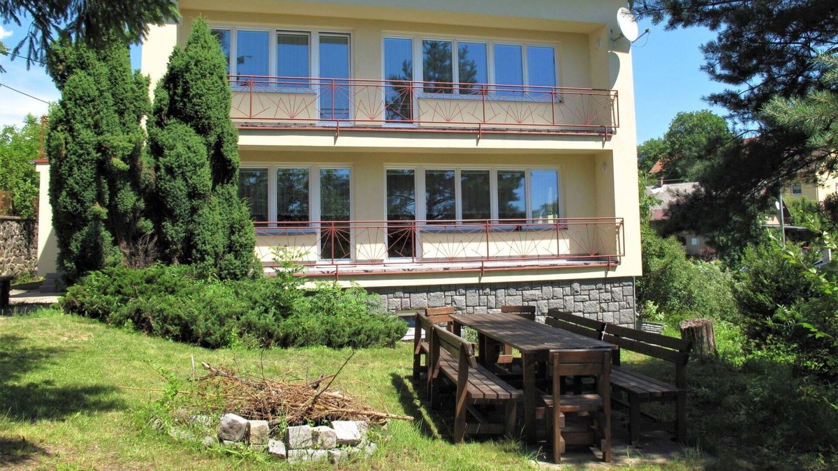 Mistrovice House | Beautiful private villa for 12 guests with hot tub, WIFI, TV, balcony, pets allowed and parking