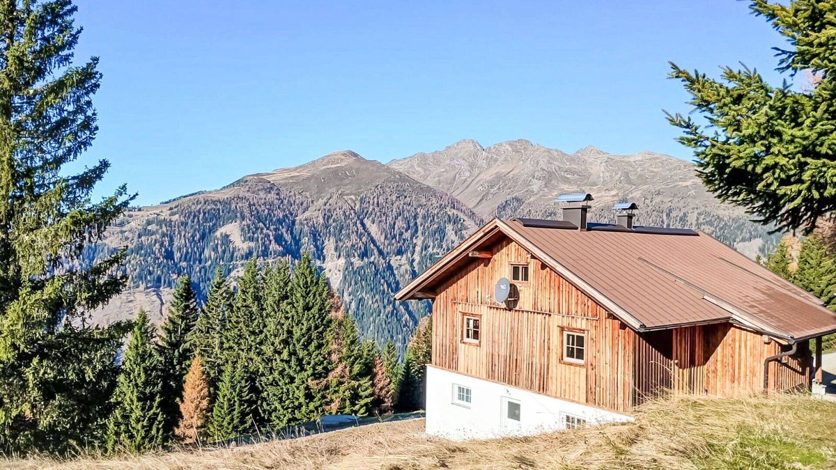 Greifenburg House | Beautiful private villa for 10 guests with WIFI, TV, patio, pets allowed and parking