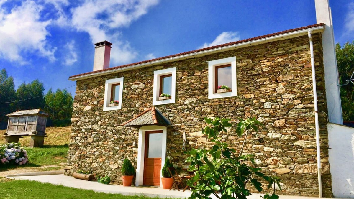 Ortigueira House | Beautiful, private cottage with stunning views!