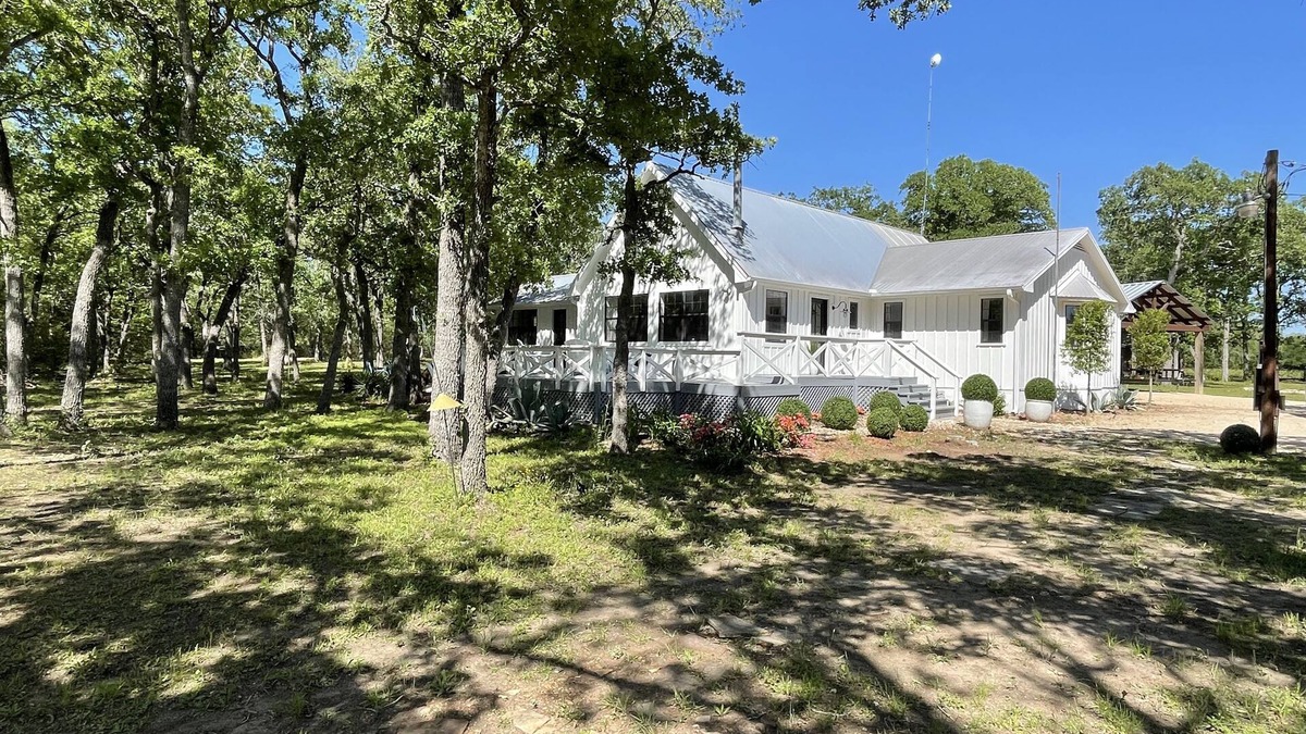 Flatonia House | Beautiful Private Country Home on 23 acres. Sleeps 9. Pond, dock, hiking trails.