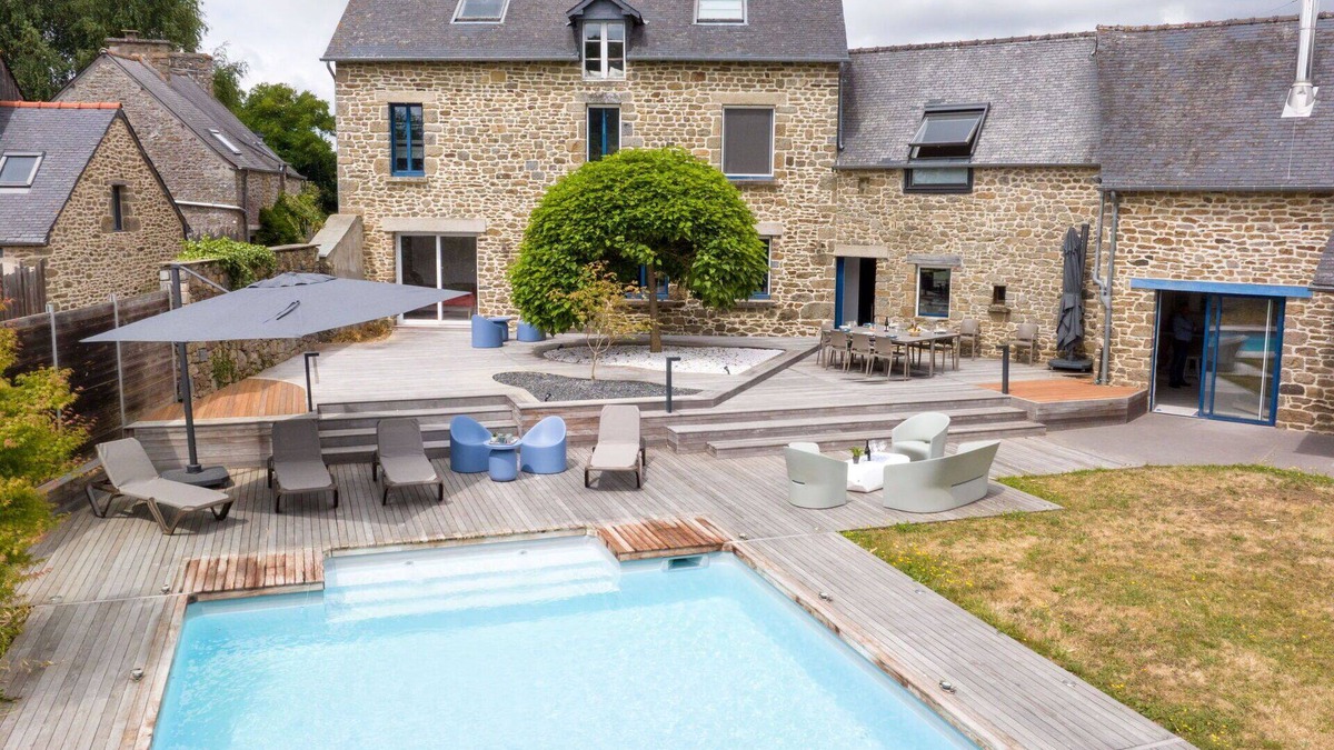 Le Tronchet Villa | Beautiful private villa for 12 people with private pool, WIFI, TV, terrace and parking