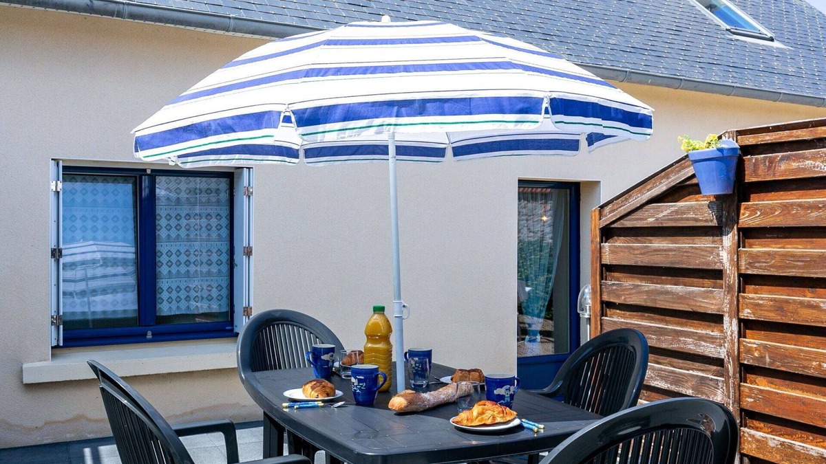 Plounevez-Lochrist House | Beautiful private villa for 4 guests with WIFI, TV, terrace and parking