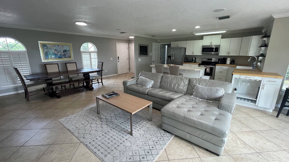 Windermere House | Beautiful Private gated Lakefront estate in Windermere on 2 acres of land!