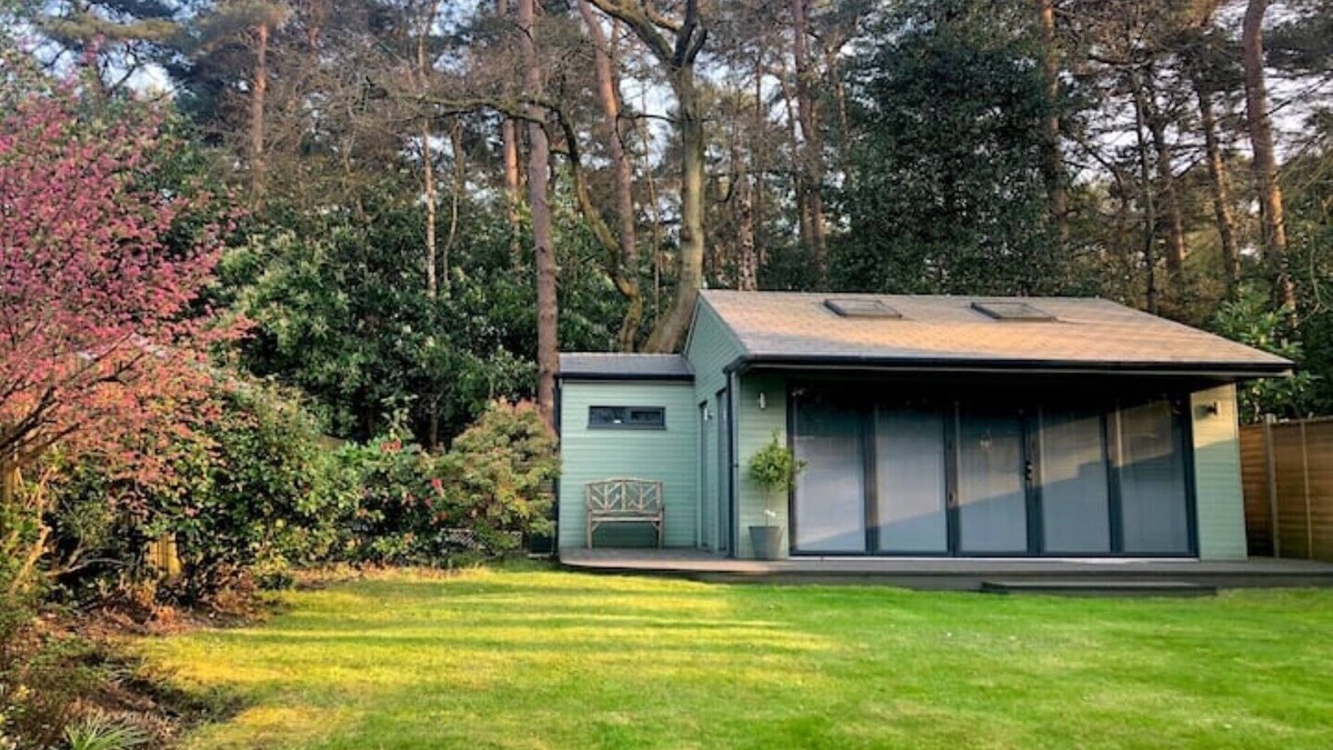 Camberley Cabin | Beautiful, private, garden, woodland sanctuary