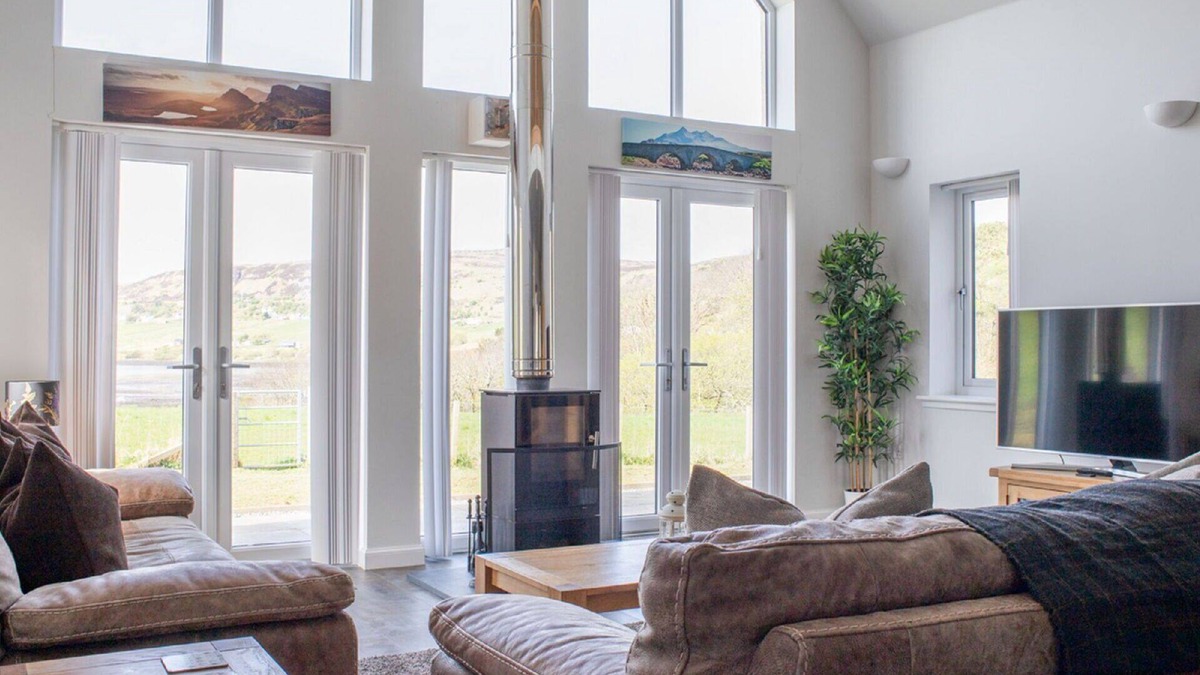 Uig House | Beautiful private villa for 10 guests with hot tub, WIFI, TV, patio, pets allowed and parking