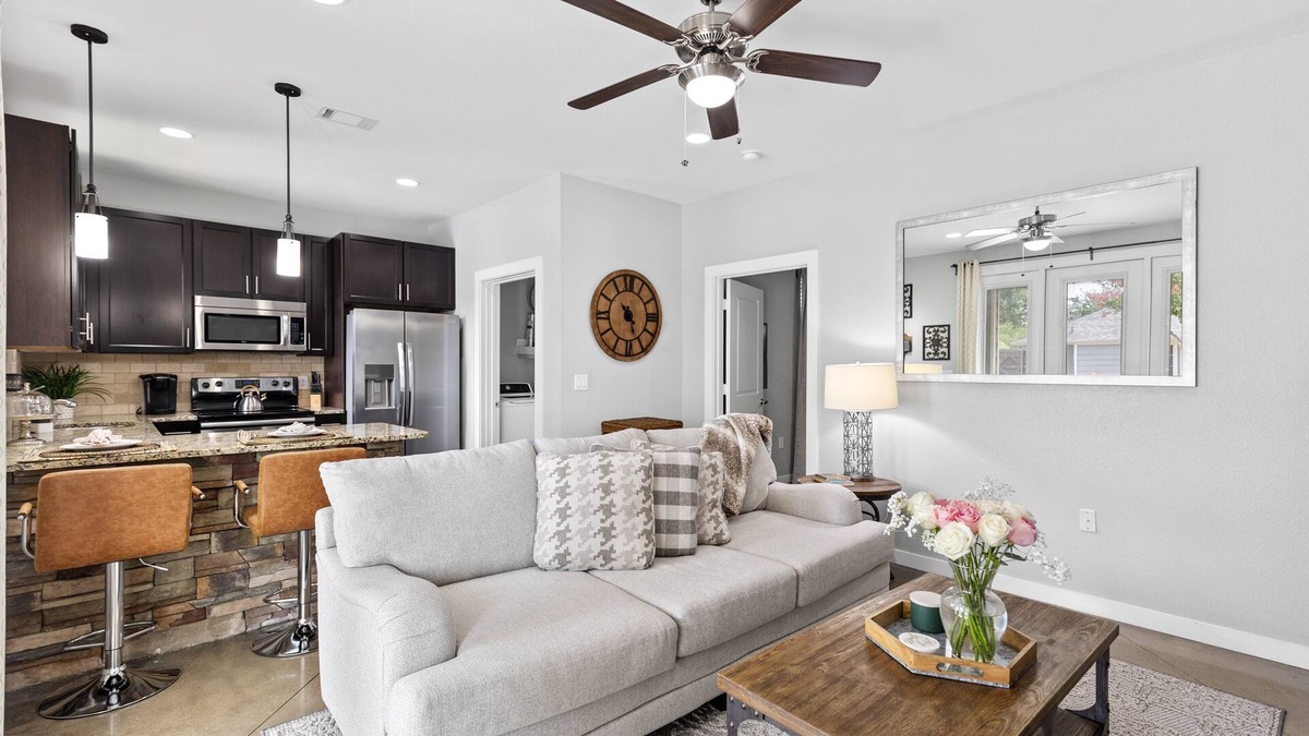North Central Carrollton House | Beautiful Private Guest House