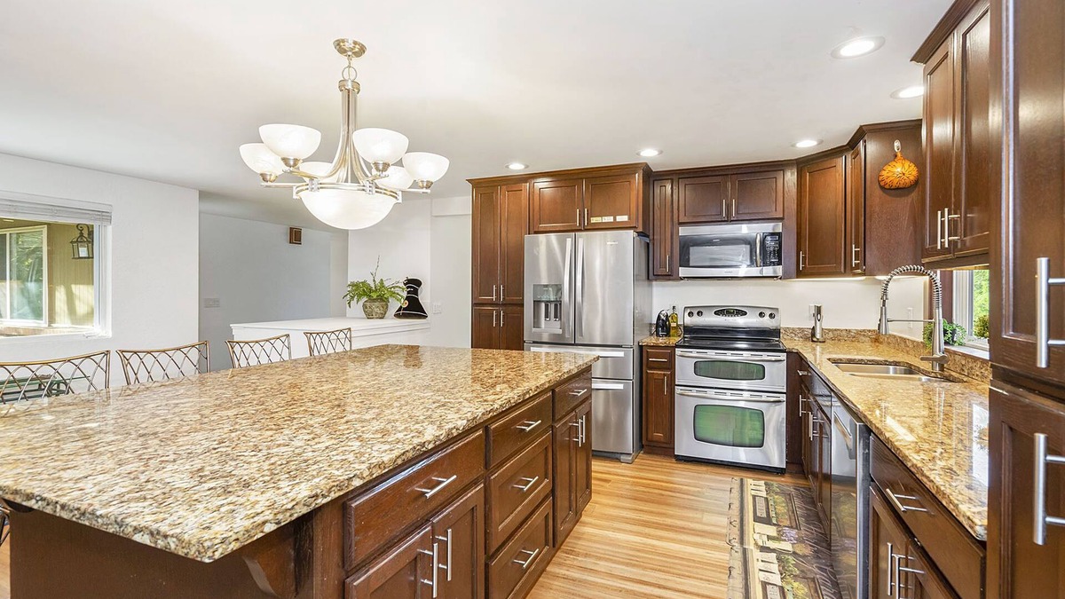 Silver Lake House | Beautiful private home 25 minutes from Seattle & close to Puget Sound Ferries.