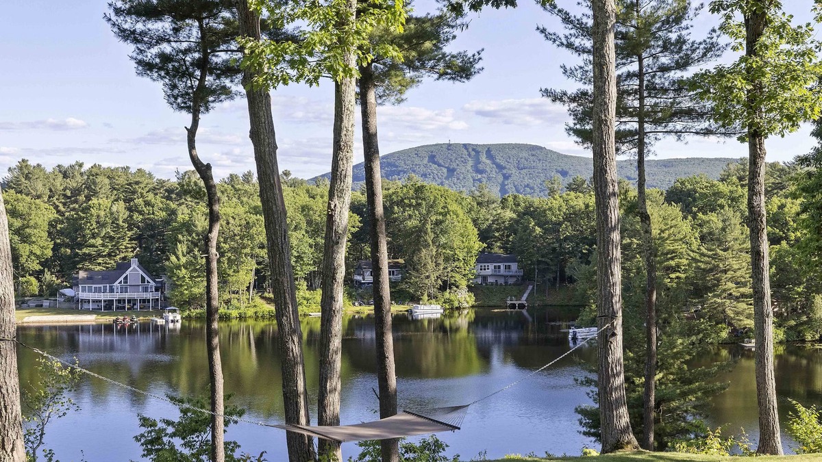 Westminster House | Beautiful Private Lakehouse & Infinity Pool Next To Wachusett & Great Wolf Lodge