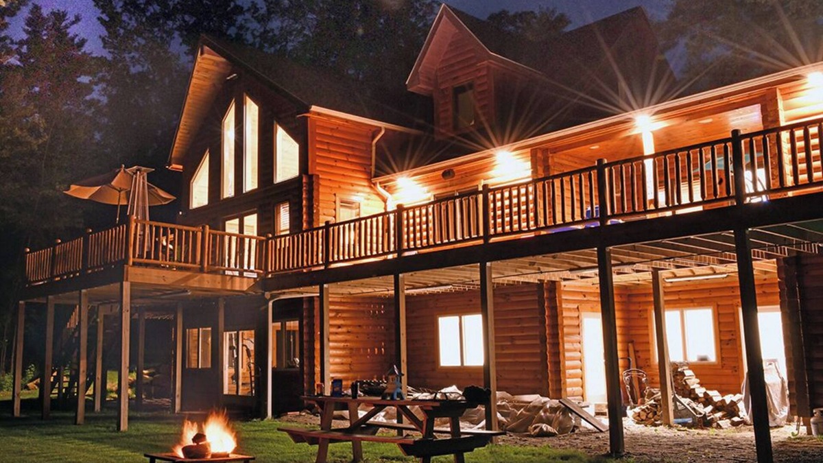 Weare House | Beautiful Private Lakefront new Log Home