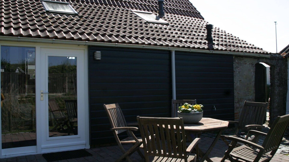 Schoondijke House | Beautiful private villa for 4 people with WIFI, TV, terrace, pets allowed and parking