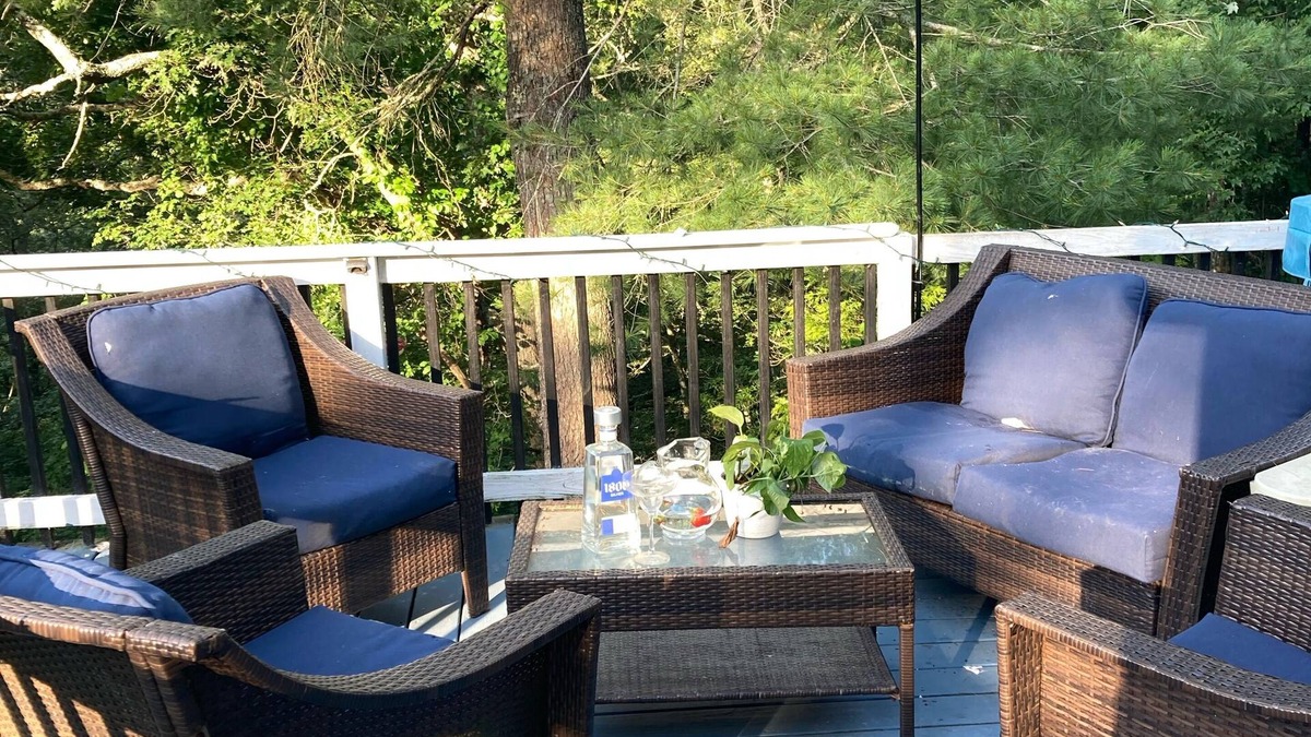 Kenyon House | Beautiful private piece of property adjacent to 800 acre wildlife preserve.