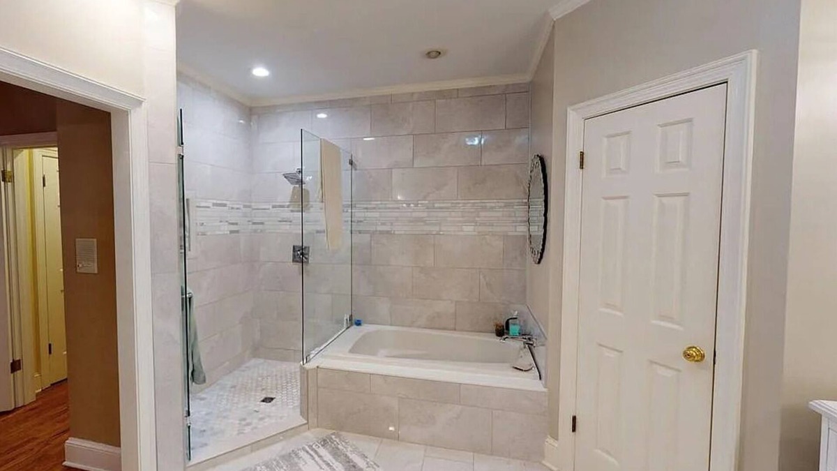 Olive Branch House | Beautiful Private Home on 2+ Acres